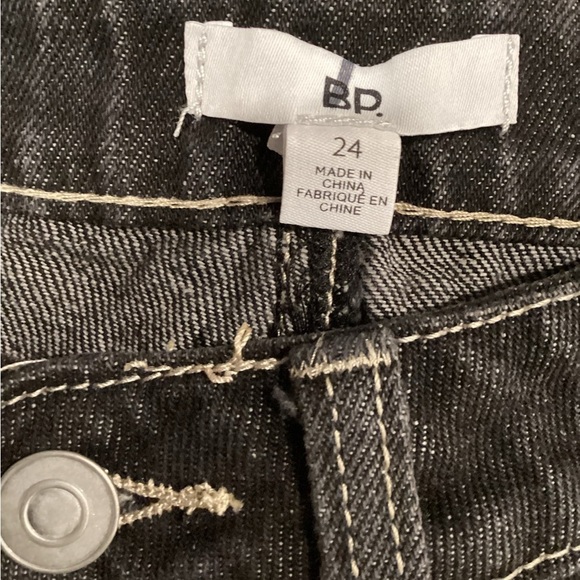 High Waist Mom Jeans Ankle Length Distressed NWOT size 24 and 30 - Picture 8 of 14